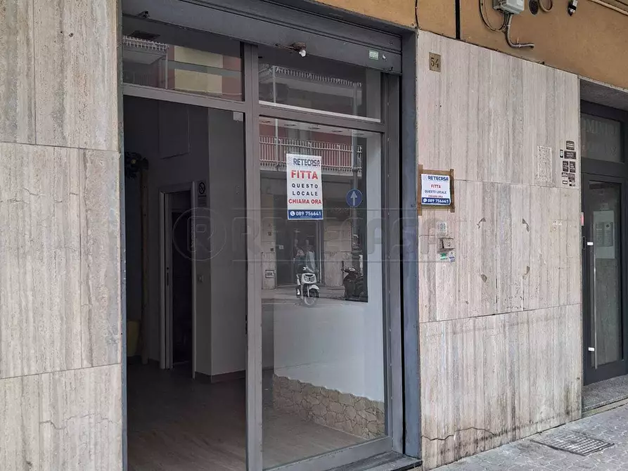 Immagine 4 di Locale commerciale in affitto  in Via Posidonia 54 a Salerno