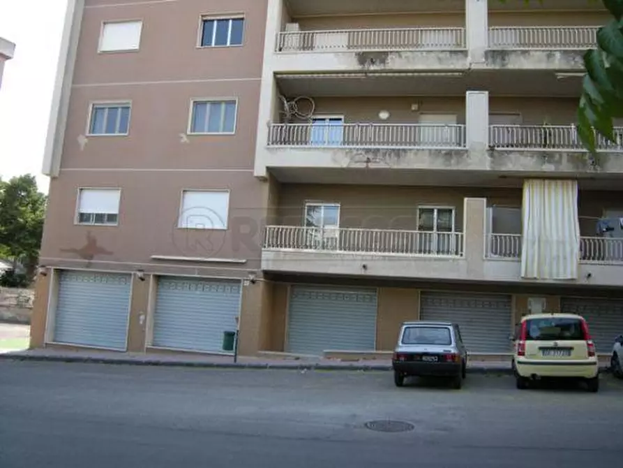 Immagine 1 di Locale commerciale in affitto  in via Carlo Pisacane 59-61 a Caltanissetta