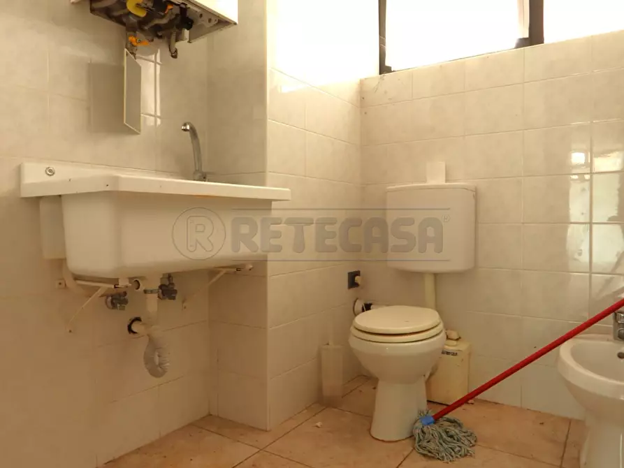 Immagine 9 di Locale commerciale in affitto  in via dal ponte 228 a Torri Di Quartesolo