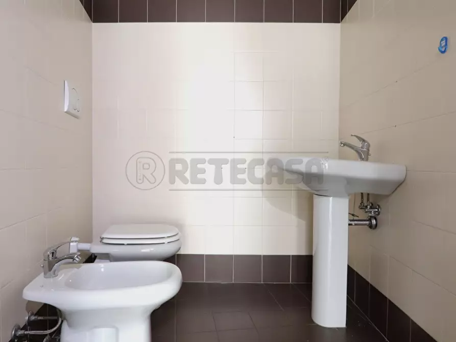 Immagine 6 di Locale commerciale in affitto  in Via G marconi 5 a Altavilla Vicentina