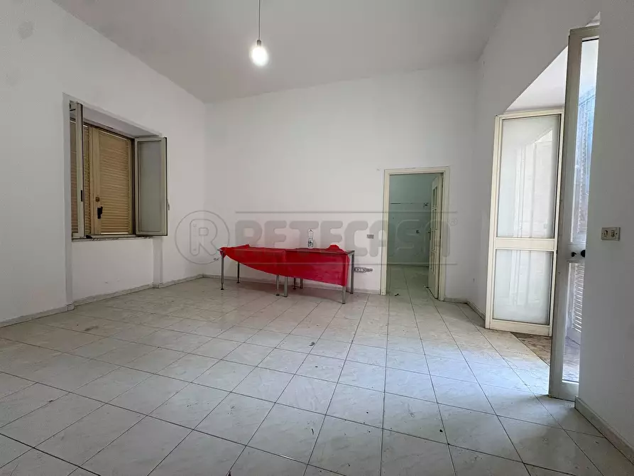 Immagine 3 di Locale commerciale in affitto  in Via Santa Croce a Capodrise