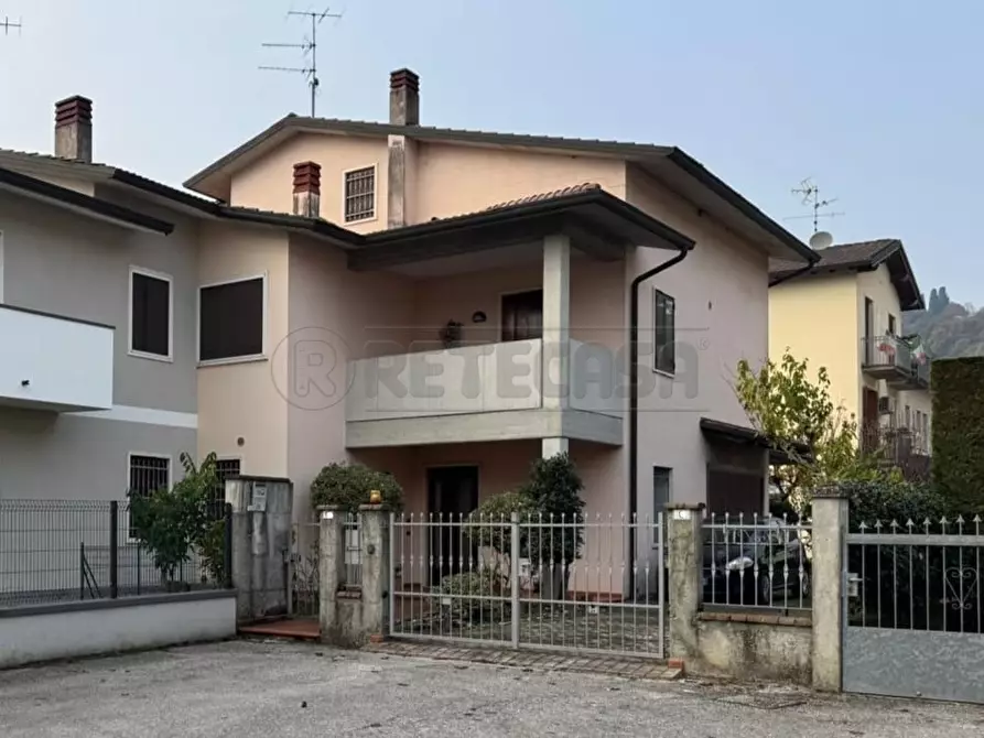 Immagine 2 di Porzione di casa in vendita  a Arcugnano