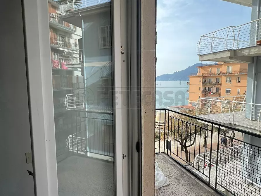 Immagine 40 di Quadrilocale in affitto  in Lungomare Cristoforo Colombo 39 a Salerno