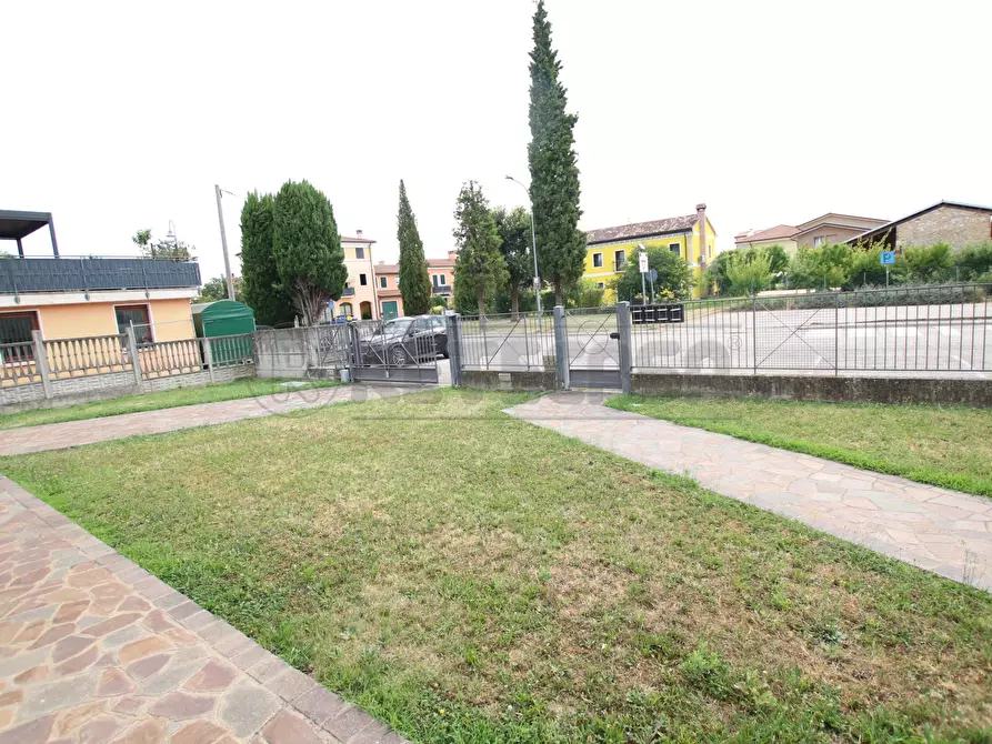 Immagine 21 di Bilocale in vendita  in Via Giovanni Falcone a Barbarano Mossano