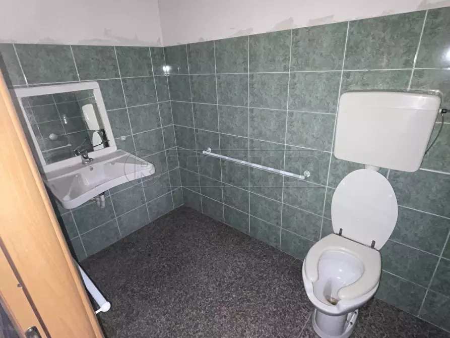 Immagine 28 di Locale commerciale in vendita  in Viale Giuseppe Verdi 32 a Vicenza