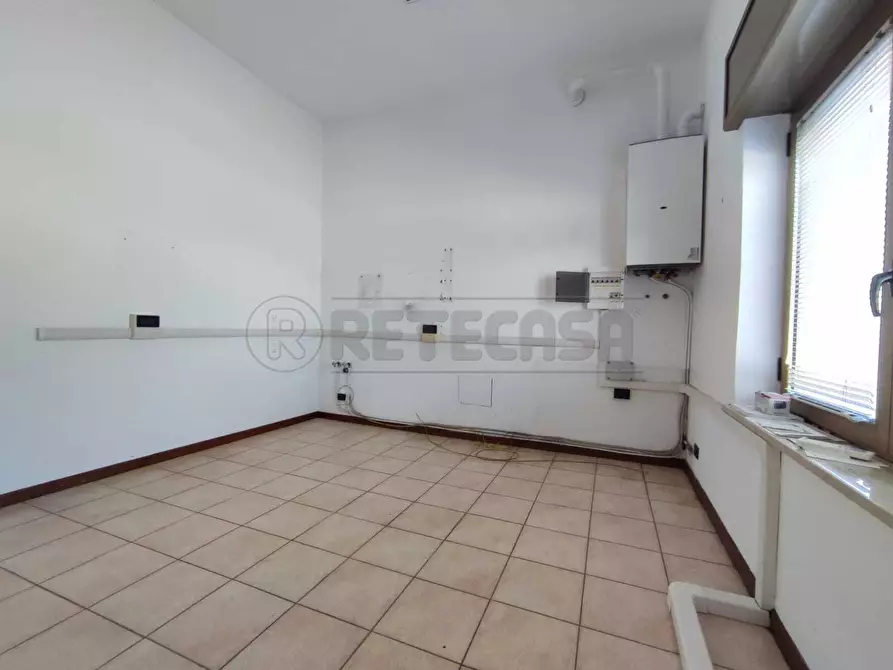 Immagine 14 di Locale commerciale in affitto  in Via Divisione Julia a Sarego