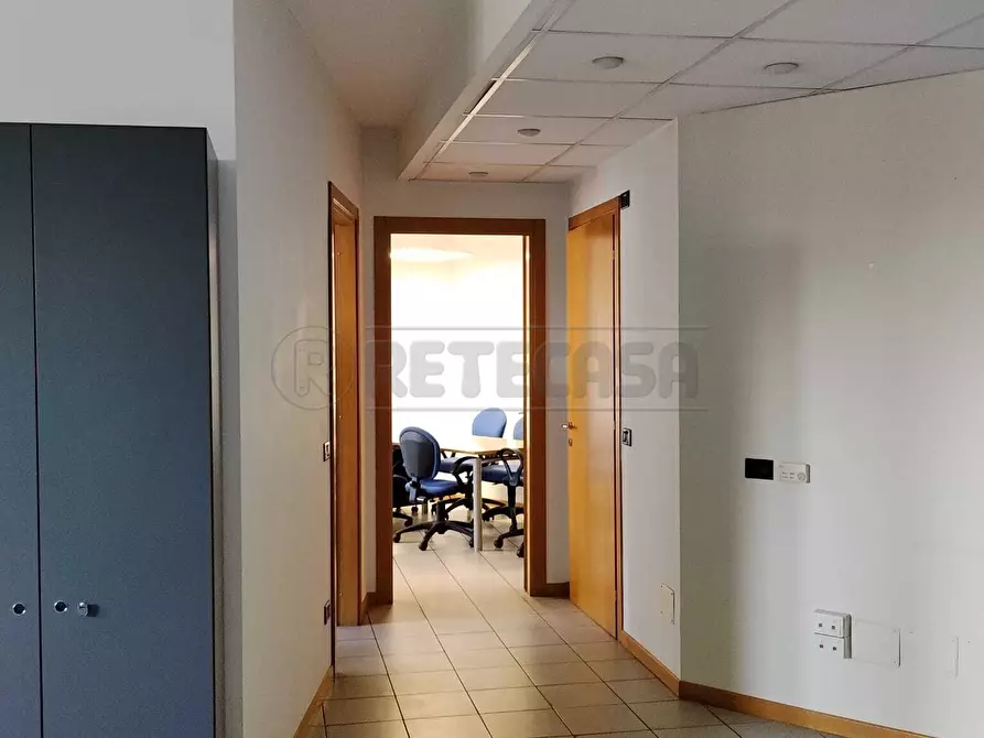 Immagine 8 di Ufficio in vendita  a Bergamo