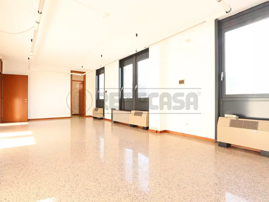 Immagine 36 di Ufficio in affitto  in Via Aldo Moro 10 a Vicenza