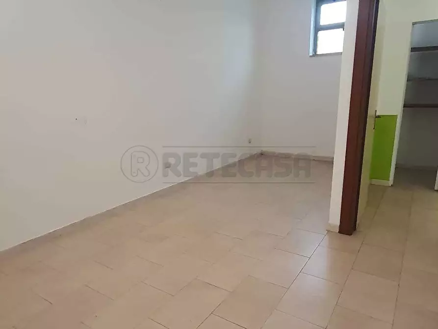 Immagine 6 di Locale commerciale in affitto  a Mercato San Severino