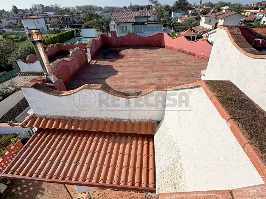 Immagine 4 di Villa in vendita  in Viale Cimabue 33 a Castel Volturno