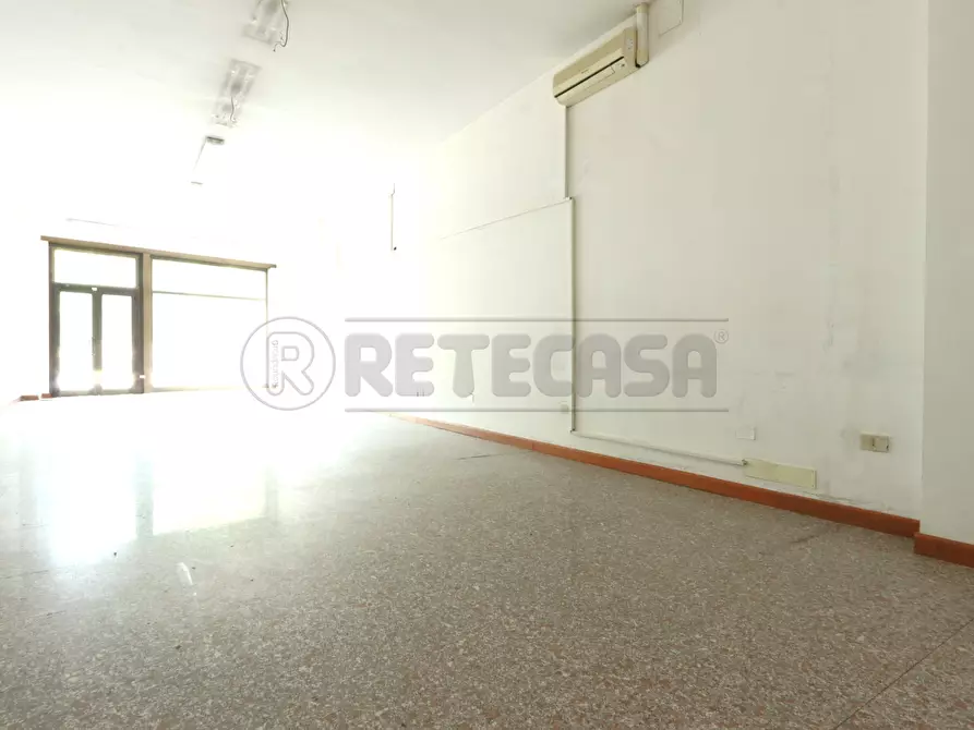 Immagine 21 di Locale commerciale in vendita  in Viale Giuseppe Verdi 32 a Vicenza