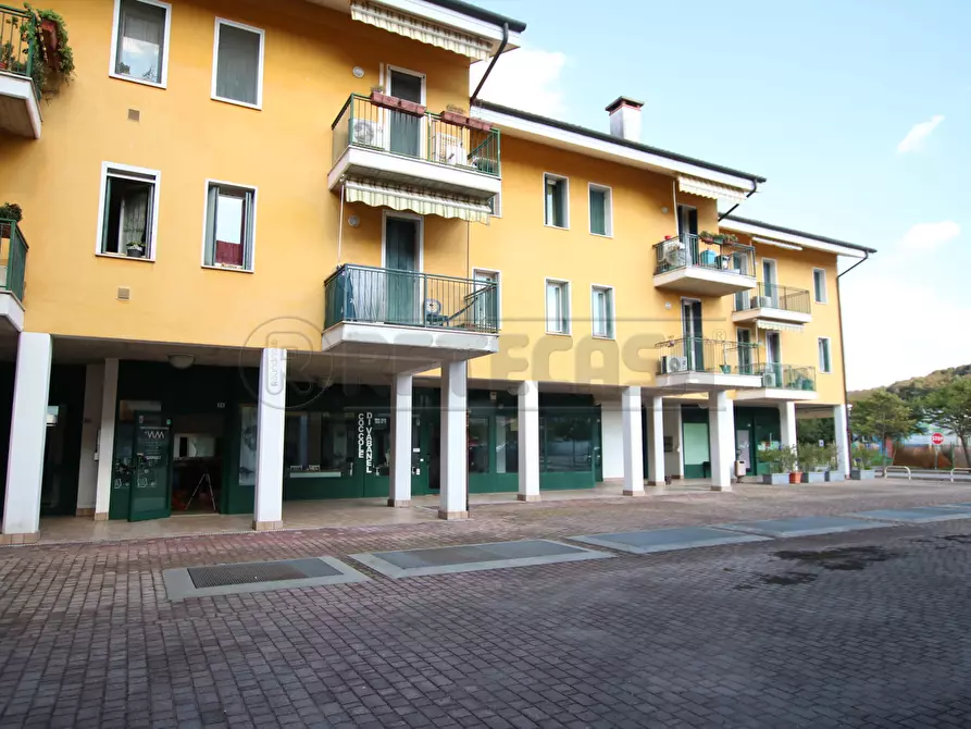 Immagine 1 di Locale commerciale in vendita  a Arcugnano