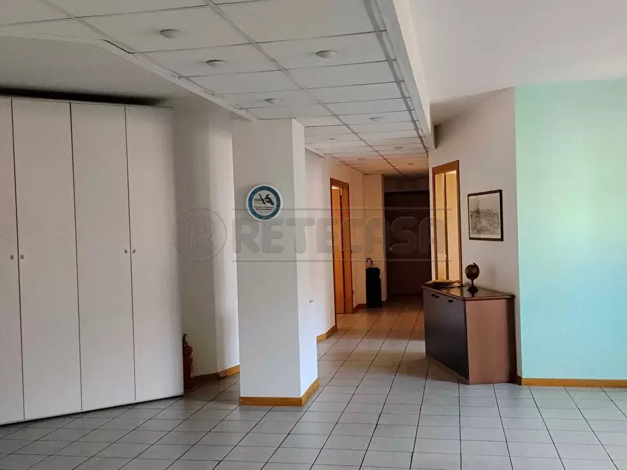 Immagine 13 di Ufficio in vendita  a Bergamo