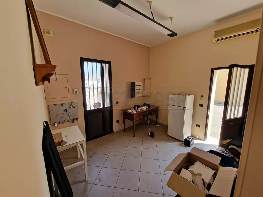 Immagine 27 di Laboratorio in vendita  in Via Neviano 37 a Seclì