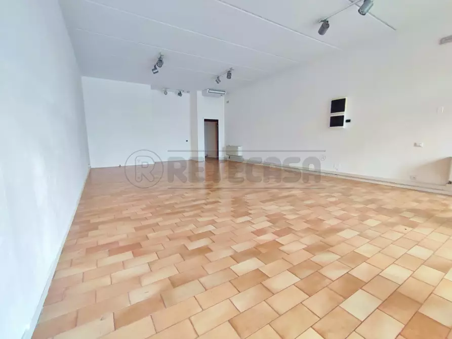 Immagine 5 di Locale commerciale in affitto  in Via A. de gasperi a Altavilla Vicentina