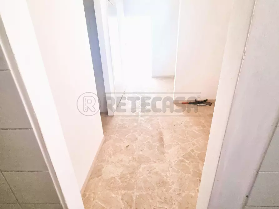 Immagine 14 di Locale commerciale in vendita  a Pescara