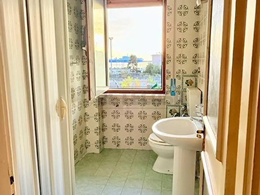 Immagine 20 di Trilocale in vendita  in Via Sandro Pertini 1 a Salerno