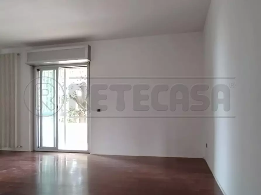 Immagine 19 di Pentalocale in vendita  in Via Eugenio Montale a Marcianise