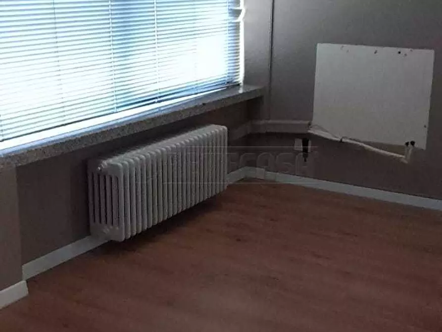 Immagine 13 di Ufficio in vendita  a Seriate