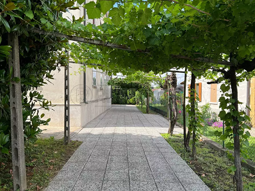 Immagine 2 di Villetta a schiera in vendita  in Via F. Crispi 15 a Barbarano Mossano
