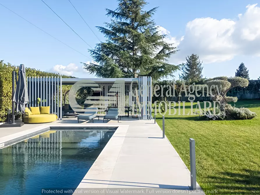 Immagine 1 di Villa in affitto  in Via Mario Mattoli a Roma