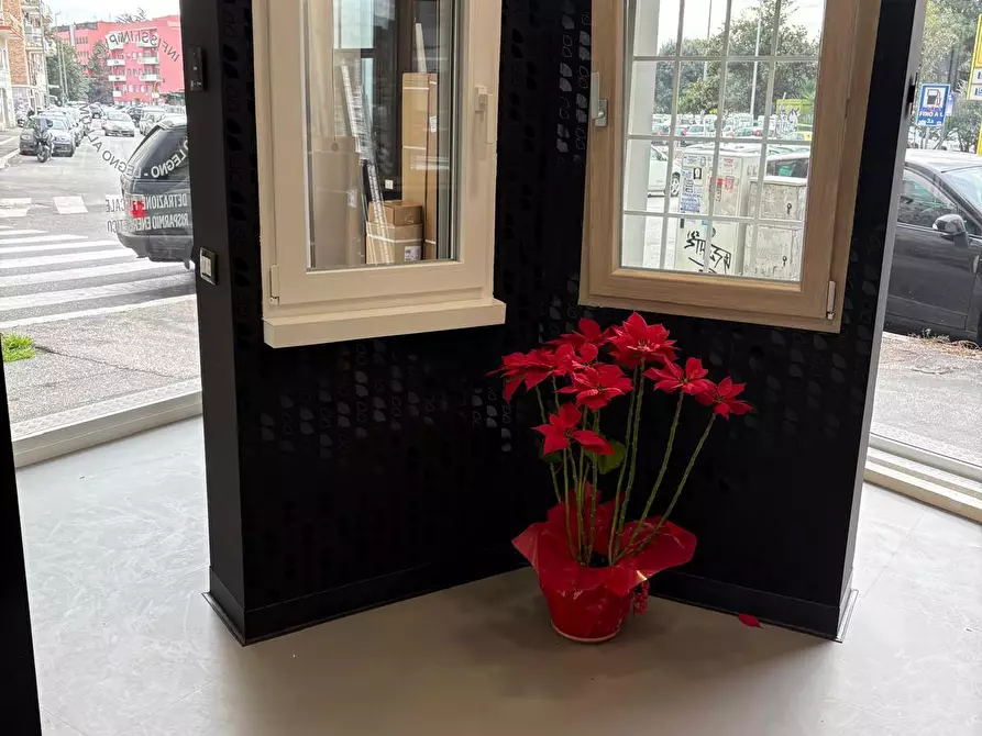 Immagine 5 di Locale commerciale in vendita  in Via Albano 62 a Roma