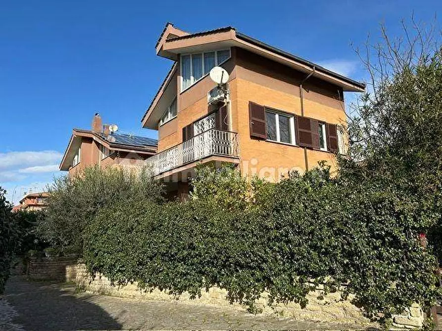 Immagine 14 di Villa in vendita  in Via Sofocle 152 a Roma