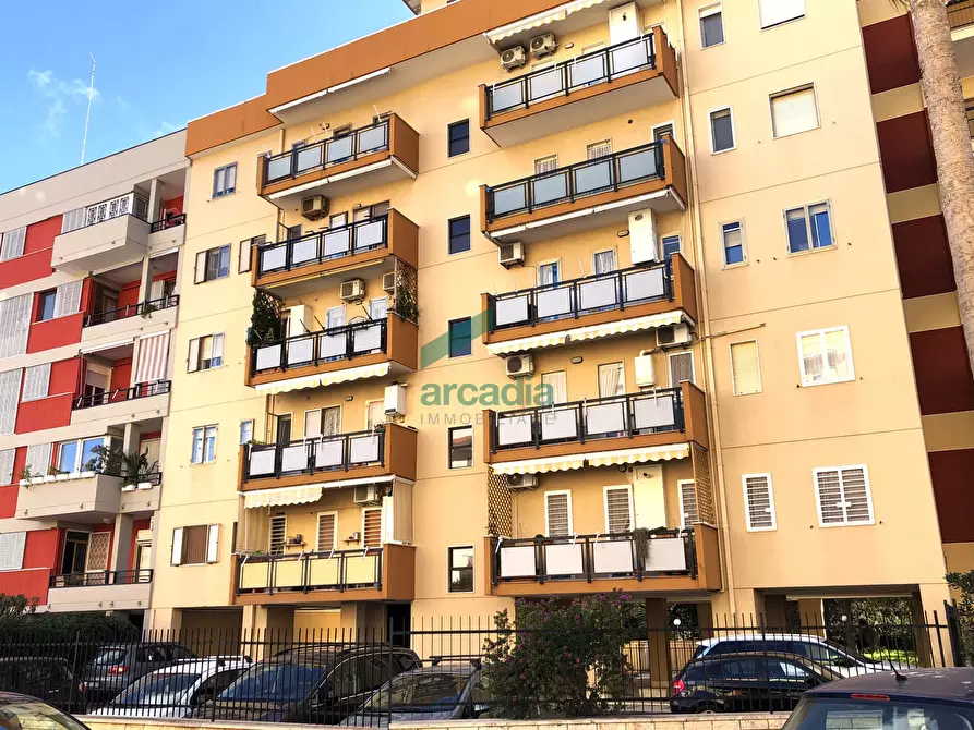 Immagine 1 di Pentalocale in affitto  in Via Ten. F. Sco de Liguori 21 a Bari