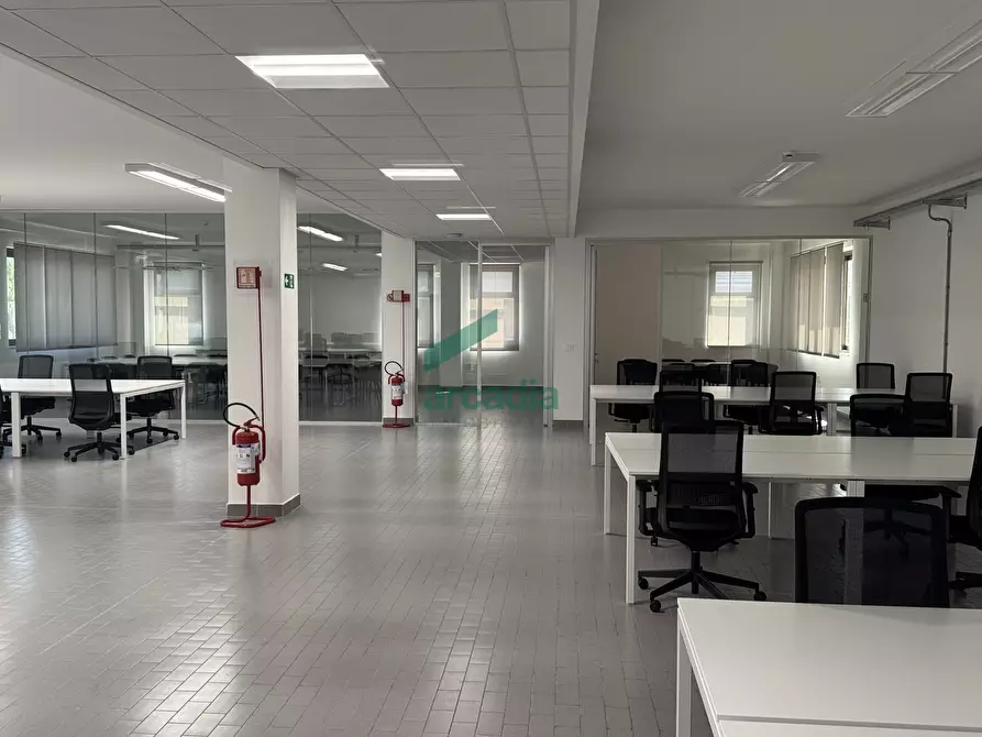 Immagine 8 di Ufficio in vendita  in Via Saverio Milella 2/bis a Bari