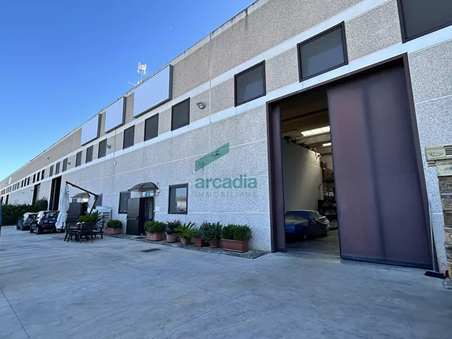Immagine 2 di Attività artigianale in vendita  in Strada Provinciale Modugno-Bari 83 a Modugno