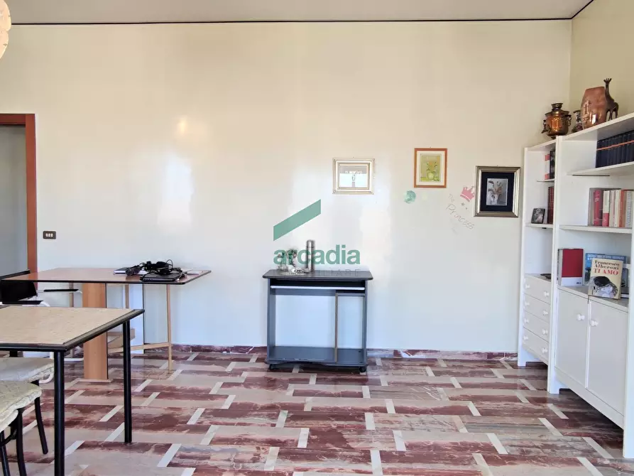 Immagine 4 di Pentalocale in vendita  in Via Pietro Carenza 20 a Turi