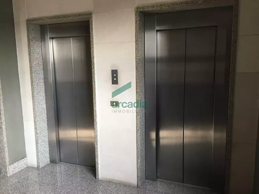 Immagine 23 di Ufficio in affitto  in Via Sette Pietro 4 a Bari