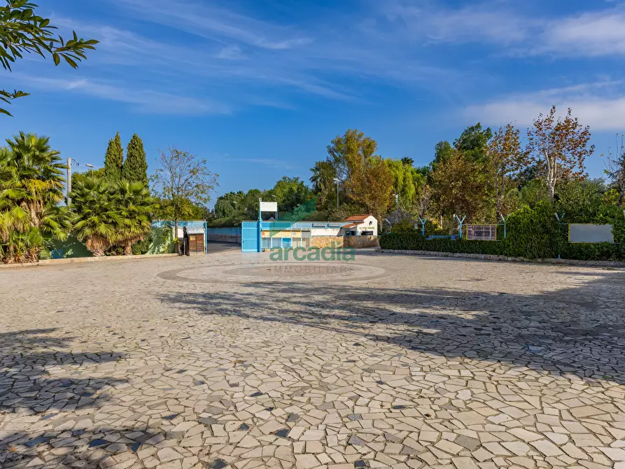 Immagine 59 di Locale commerciale in vendita  in Strada la Grava 16 a Bari