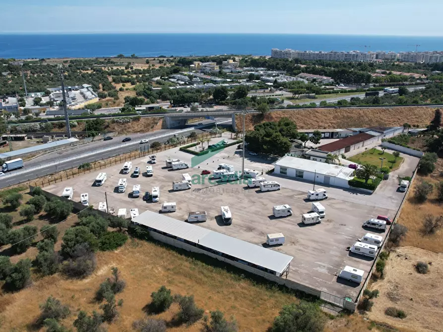 Immagine 11 di Locale commerciale in vendita  in Via Giovanni Gentile 79bis a Bari