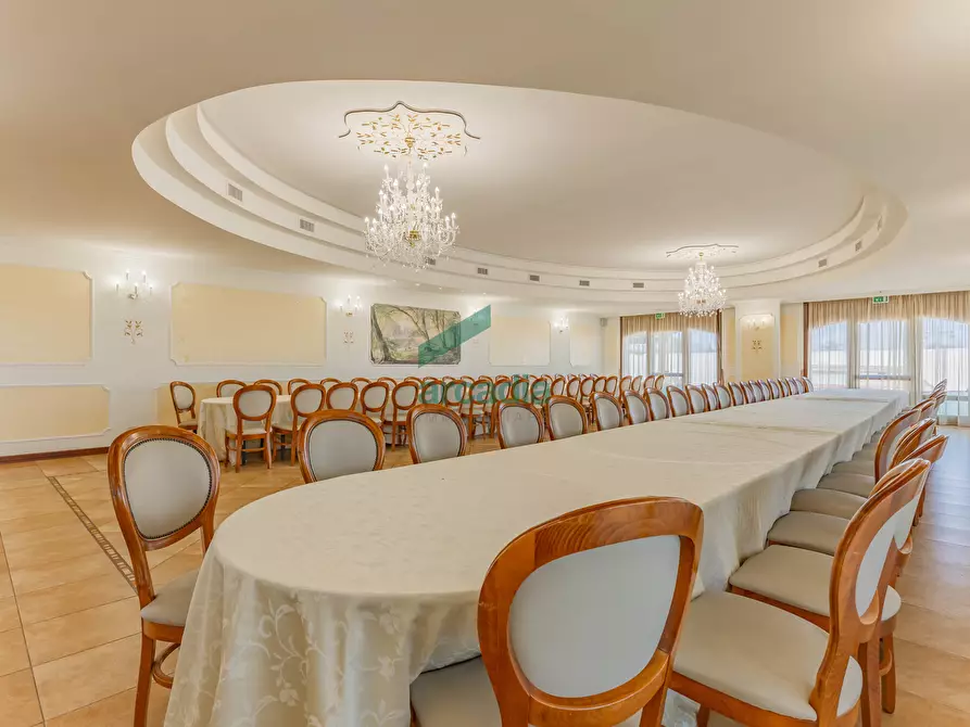 Immagine 23 di Locale commerciale in vendita  in Strada Vicinale Vecchia di Matera 369 a Gioia Del Colle