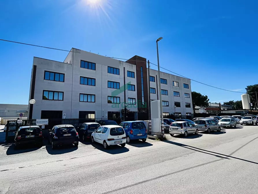 Immagine 36 di Ufficio in vendita  in Via Saverio Milella 2/bis a Bari