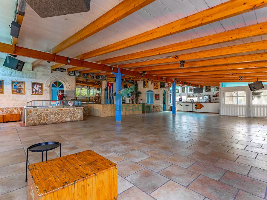 Immagine 102 di Locale commerciale in vendita  in Strada la Grava 16 a Bari