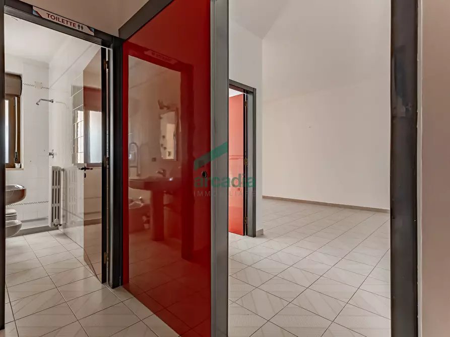 Immagine 3 di Ufficio in vendita  in Via Camillo Rosalba 49 a Bari