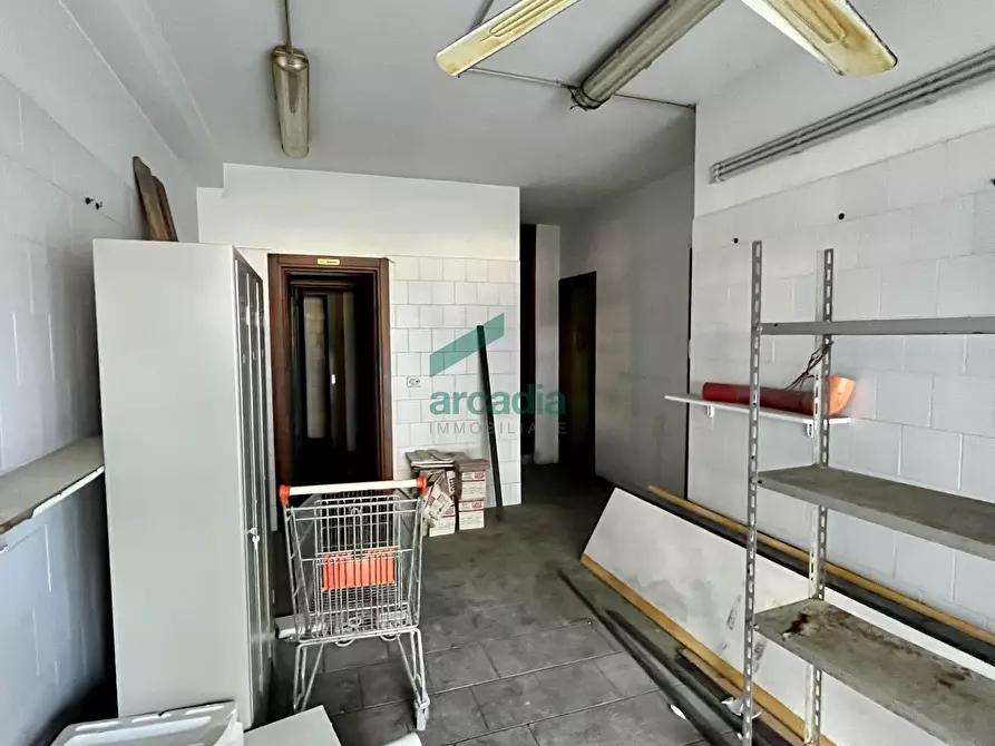 Immagine 10 di Locale commerciale in affitto  in Via Salvatore Matarrese a Bari