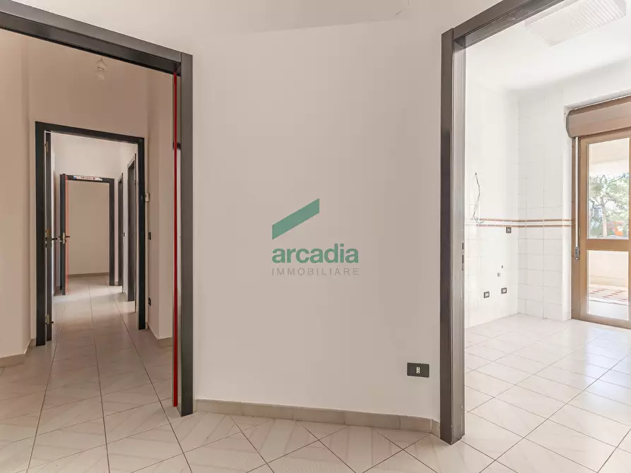 Immagine 32 di Ufficio in vendita  in Via Camillo Rosalba 49 a Bari