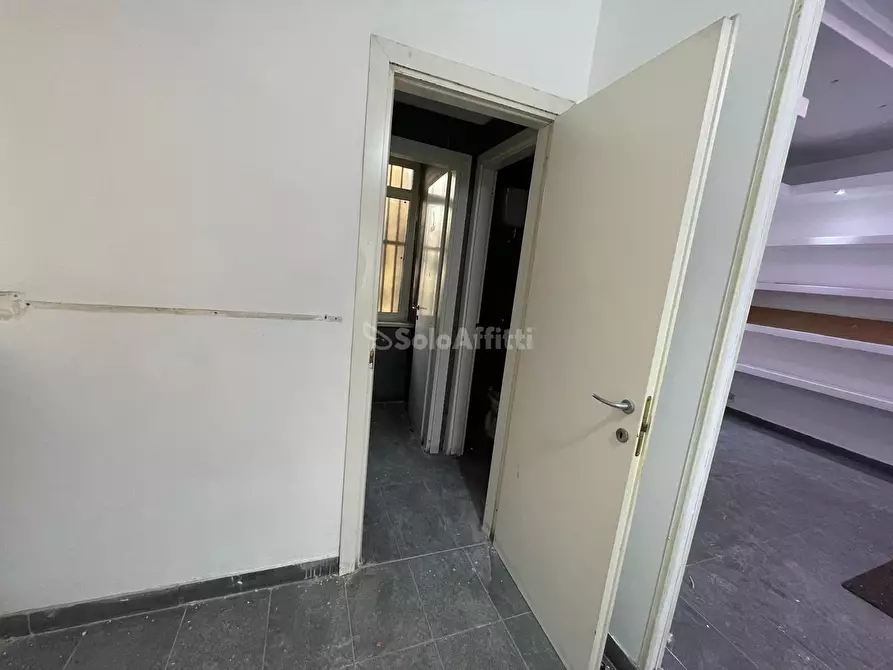 Immagine 9 di Locale commerciale in affitto  in Via Fulvio Renella a Caserta