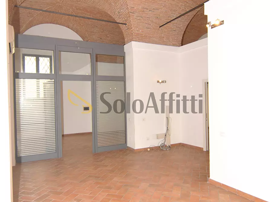 Immagine 11 di Ufficio in affitto  a Livorno