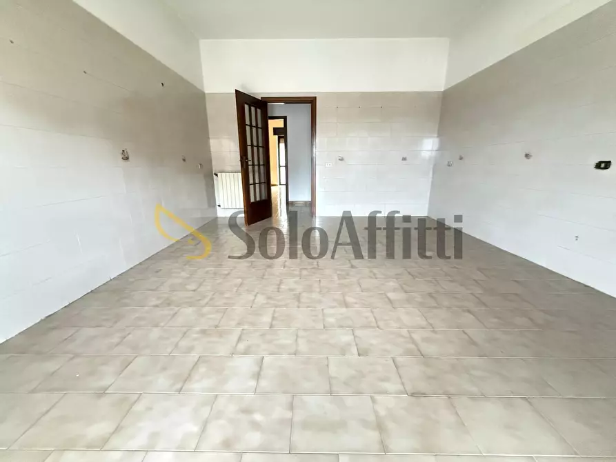 Immagine 9 di Quadrilocale in affitto  in Viale Abramo Lincoln 282 a Caserta