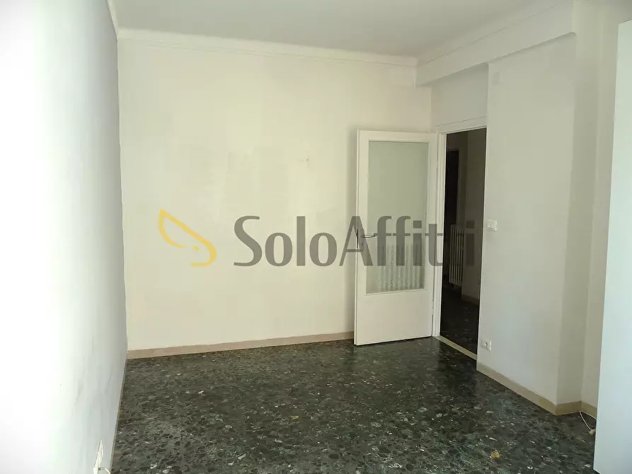 Immagine 9 di Trilocale in affitto  a San Remo