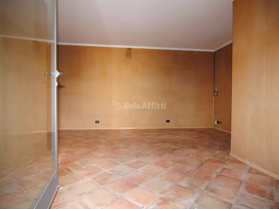 Immagine 4 di Locale commerciale in affitto  a Livorno