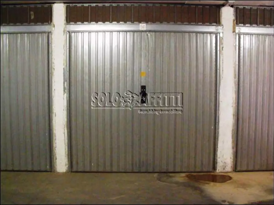 Immagine 1 di Garage in affitto  in via del Casaletto 140 a Roma