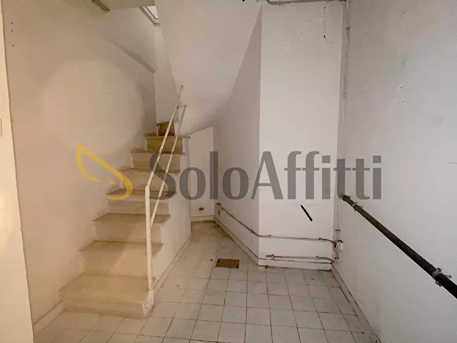 Immagine 12 di Locale commerciale in affitto  in Via Tigrè 71 a Roma