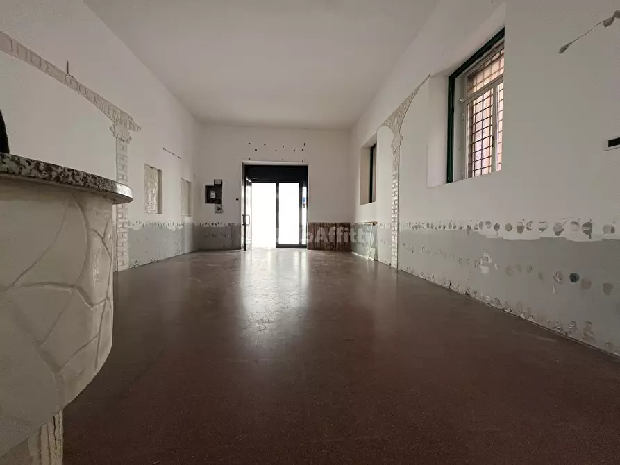 Immagine 10 di Locale commerciale in affitto  a Catanzaro