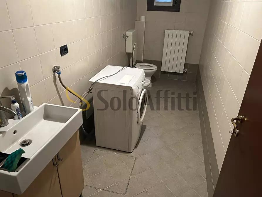 Immagine 15 di Bilocale in affitto  in luigi carcano 160 a Caronno Pertusella