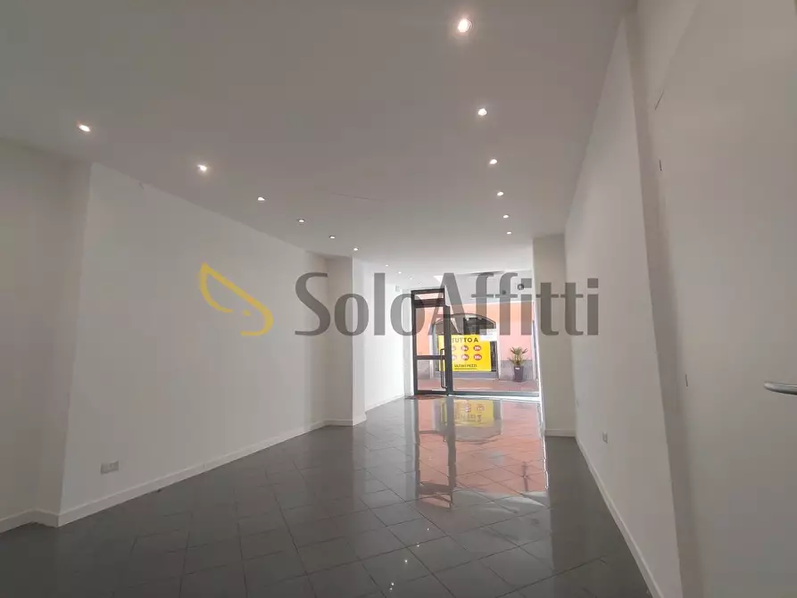 Immagine 7 di Locale commerciale in affitto  in Via Camillo Benso Cavour 1B a Busto Arsizio
